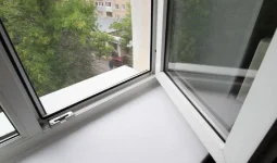 Қостанай облысында 71 жастағы әйел төртінші қабаттан құлап, қаза тапты