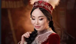 «Табиғатымызға жат нәрсе»: Қарақат Әбілдина ер мен әйелдің сүйісіп амандасуы туралы ойын айтты (ВИДЕО)