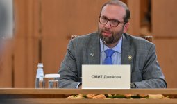 Америкалық делегацияны бастап келген конгрессмен Джейсон Смит АҚШ Президентінің сәлемін жеткізді