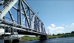 Өскеменде ер адам Ертіс өзенінің көпірінен секіріп кетті