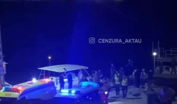 Ақтауда жеті адам мінген катер жартасқа соғылып, екі адам қаза тапты