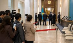 Енді журналистер Құрылтай депутаттарын кулуарда тоқтатып, пікір ала алмайды (ВИДЕО)