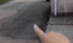 «Бала қағып кеткенше күтпек пе?» – Степногорскіде мектеп маңындағы қауіпті жолға тұрғын шағымданды