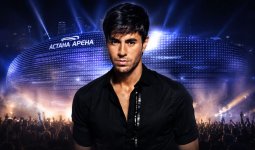 Жарық білезіктері мен отты эффектілер: Энрике Иглесиастың концерті қалай өтеді