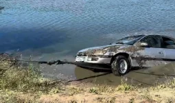 Есіл өзеніне жеңіл автокөлік батып кетті
