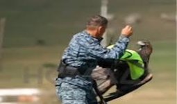 Көшпенділер ойындарында бүркіт полицейге шабуыл жасады (ВИДЕО)