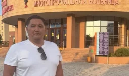 «Нұржігіт комадан шықты»: Бақытжан Базарбек ауыр халдегі жігіт туралы жазба жариялады