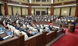 Құрылтайда сауал қоймайтын депутаттар не істейді?
