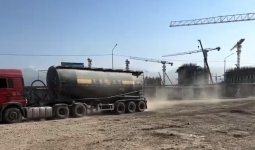 «500 мыңға салынған жолдың есін шығарды»: алматылық тұрғын BI Group-тың ауыр көліктеріне шағымданды