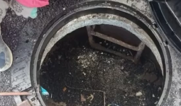 Асфальт төсейміз деп, кәрізді бітеп тастаған: Алматыда тұрғындар жол жөндеушілерге наразы