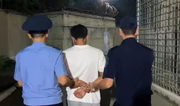 Шымкентте ер адам әйелін балаларының көзінше аяусыз ұрып-соққан (ВИДЕО)