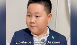 «Домбыра киелі»: Қазақ тілінде сөйлеген қытайлық бала көпшілікті тәнті қылды (ВИДЕО)