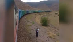 Жетісу облысында машинист жалғыз өзі дала кезген 4 жасар баланы құтқарды