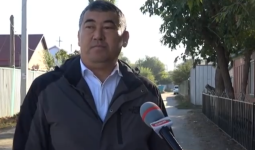 Жолдың 100 метрін жөндемей кеткен: Ақтөбеде тұрғындар наразы