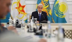 «Жауапсыздық, салғырттық, көзбояушылық белең алған»: Тоқаев Қорғаныс саласын қатаң сынады