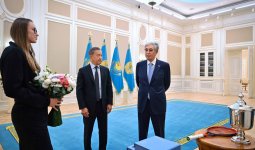 Тоқаев Елена Рыбакинаны «Барыс» орденімен марапаттады