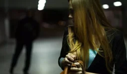 Қоңырау, хабарлама мен аңду: Қазақстанда сталкинг үшін қандай жаза қарастырылған