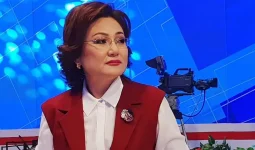 «Жалғызбасты әйелдің етегін я ел, я жел ашады»: Дана Нұржігіт жалғызбасты әйелдер туралы