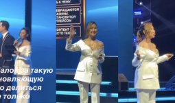 «Неге таңқаласыңдар?»: Динара Сәтжанның жүктілігі қызу талқыға түсті (ВИДЕО)