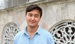 «Құранда әйел адамның шашын жауып жүруі туралы тікелей бұйрық жоқ»: Дінтанушы исламдағы әйелдер туралы