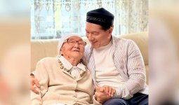 «Неге бұдан да көбірек қасында болмадым»: Сәкен Майғазиев марқұм анасын еске алды