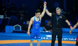 Асыл Айтақын керемет камбэк жасап, әлем чемпионатының ширек финалына шықты