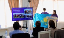 «Арал – ортақ жауапкершілік»: Жаңа адамдар Бұхарада кілемге бейнелеген үндеуін таныстырды