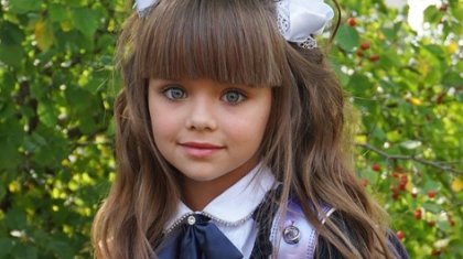 «Әлемдегі ең әдемі қыз бала» мектеп табалдырығын аттады (ВИДЕО)