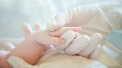 Түркиядан баласын ала алмай жүрген алматылық әйелге белгісіз біреу 20 мың доллар берді