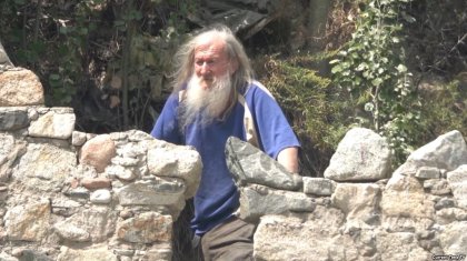 Алатау баурайына балаларға арнап тастан қамал салған қария қайтыс болды