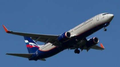 Әуежайда ұшқалы тұрған ұшақ ер адамды қағып өлтірді (ВИДЕО)