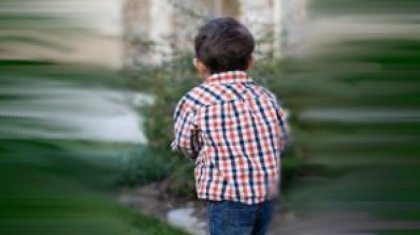 «Тәрбиешілері байқамаған»: Астанадағы балабақшалардың бірінен сәби жұқа киіммен шығып кеткен