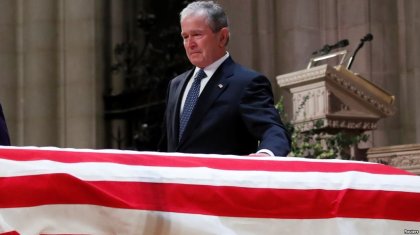 Вашингтон үлкен Джордж Бушпен ресми қоштасты