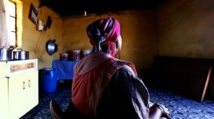 Анасы қызын зорлаған үш адамды пышақтап тастады