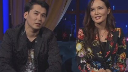 «Өте ашық түрде өтті»: Кәмшат Жолдыбаева клипте қырғыз әншісімен қалай сүйіскенін айтты