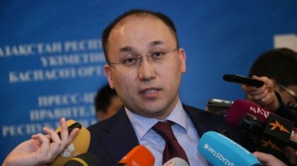 Дәурен Абаев Әбілқасымованың отставкаға кетуін талап еткендерге жауап берді