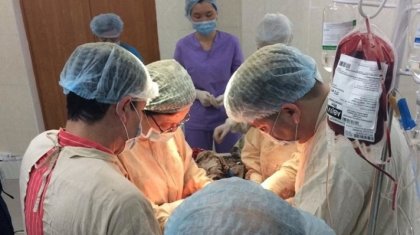 Более 8 часов врачи из Актау и Атырау боролись за жизнь роженицы и ребенка