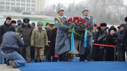 Байбек выделил ветеранам-афганцам по 100 тысяч тенге