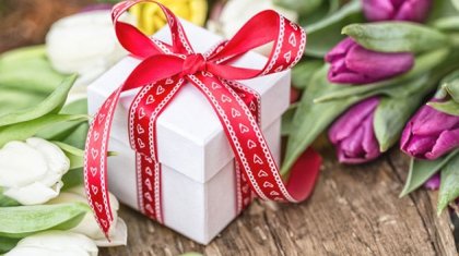 Смартфоны, нижнее белье и кошельки: Что казахстанцы покупают на 8 марта