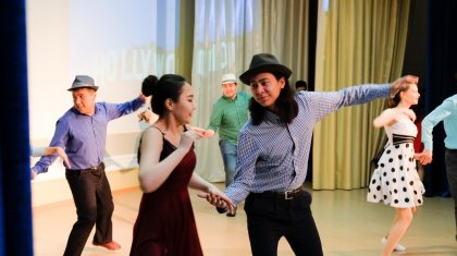 Қарағанды студенттері әйелдер мерекесіне твист биледі