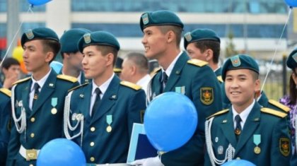 «Бір жаттығудан нөл алған бала үздік болуы мүмкін»: «Жас ұлан» мектебіне тапсырғандардың ата-аналары шу шығарды