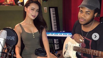 «Мініп алып, шауып жатқан жоқ па?»: қара нәсілді жігітпен суретке түскен Доғалова тағы да сөз естіп қалды