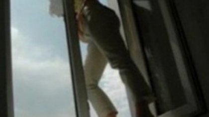 «Өз-өзіне қол жұмсаған»: бойжеткен 7 қабаттан құлап кетті