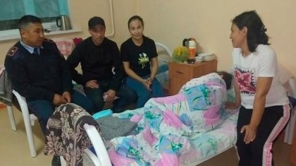 «Іздеп кеткен»: полицейлер жардан құлаған әйелді құтқарды