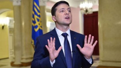 «Әне, шайқалды»: әскери күші жоқ Зеленскийді тақтан тайдыру процесі басталды