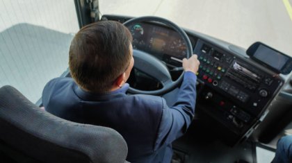 Әр жұмада жолаушыларды тегін тасымалдайтын жүргізуші жұртты  сүйсіндірді