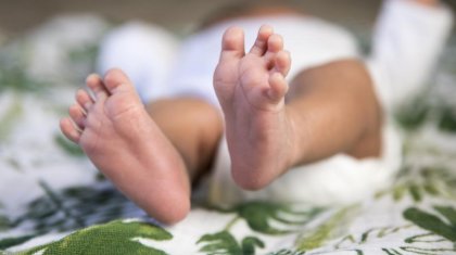 Әйел өзінің үш айлық сәбиін 400 долларға сатпақ болған