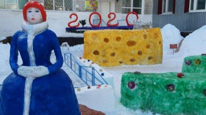 Абақтыға тоғытылған әйелдер қардан ерекше мұзқалашық тұрғызды