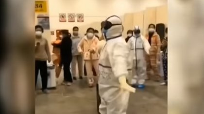 Уханьда «Қара жорға» билеп танылған қазақ дәрігерінің кім екені белгілі болды