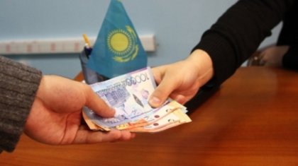 Көлгіновтің қарамағындағы шенеунік 20 млн теңге жымқырды деген күдікке ілінді